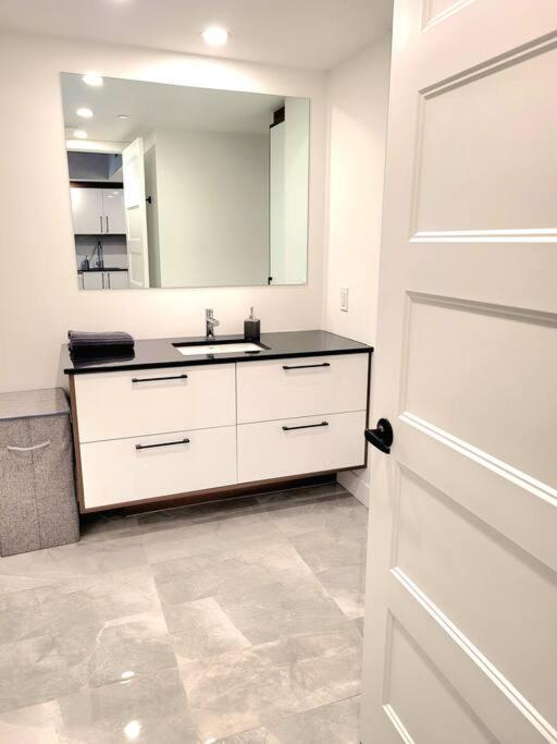 Condo Chic, Centre-Ville Piscine, Terrasse, Gym Квебек Екстериор снимка
