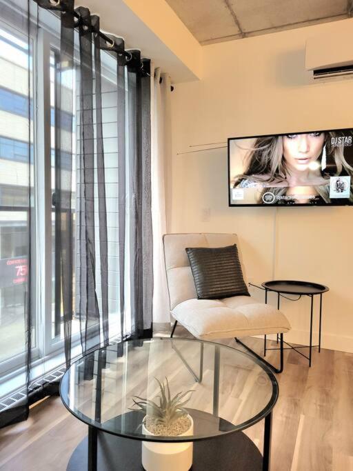 Condo Chic, Centre-Ville Piscine, Terrasse, Gym Квебек Екстериор снимка