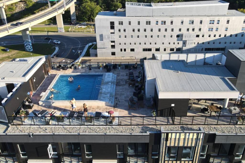 Condo Chic, Centre-Ville Piscine, Terrasse, Gym Квебек Екстериор снимка